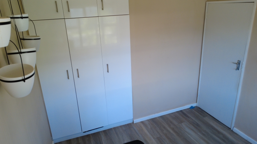 To Let 2 Bedroom Property for Rent in Zonnebloem Western Cape